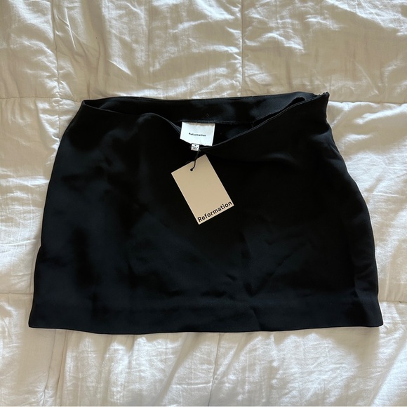 Reformation Carla Black Low Waisted Skirt - Picture 3 of 5